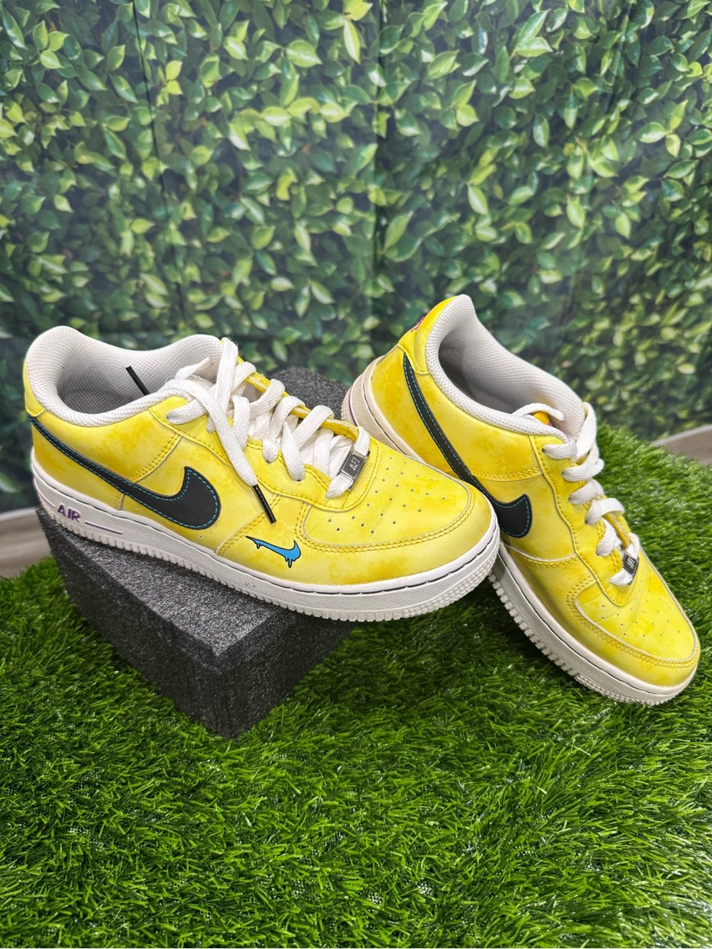 Nike Air Force 1 Low Peace, Love & Basketball Size us 5.5y Yellow Sneakers